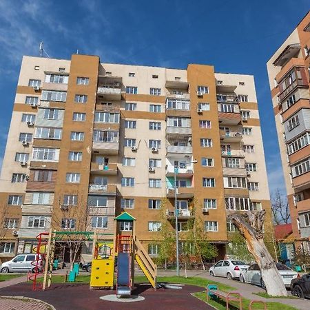 Svetlaya Quartira Riadom S Parkom Gorcogo Almaty Exterior foto